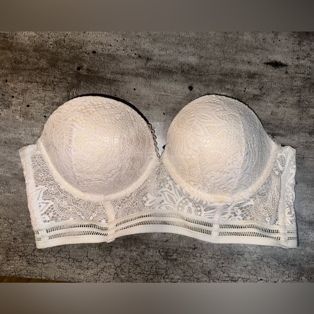 Victorias Secret White Strapless Lace Bra